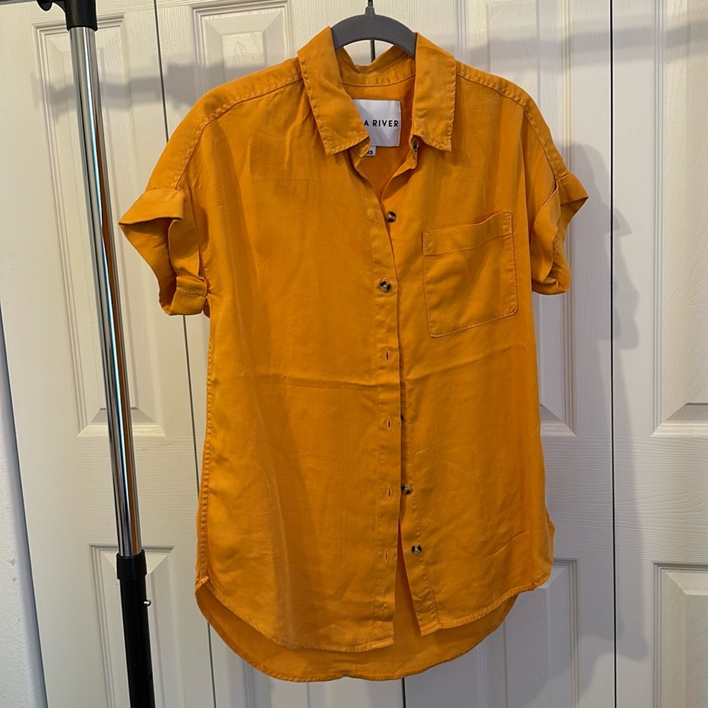 XS button down women’s shirt